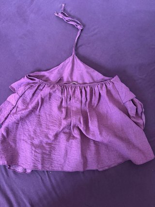 Blusa morada con volantes