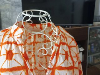 Vestido estampado naranja y blanco