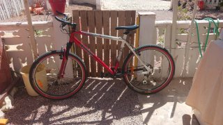 Bicicleta Decathlon Roja y Blanca