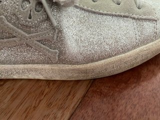 Zapatillas plateadas con detalle verde