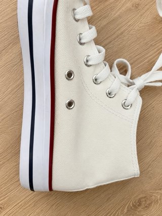 Zapatillas altas blancas estilo Converse