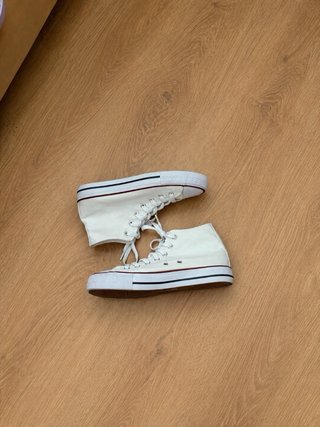 Zapatillas altas blancas estilo Converse