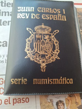 Cartera con 14 monedas antiguas