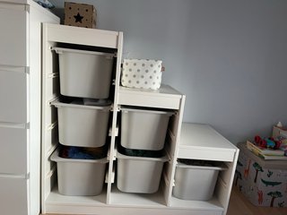 Mueble de almacenaje escalonado blanco