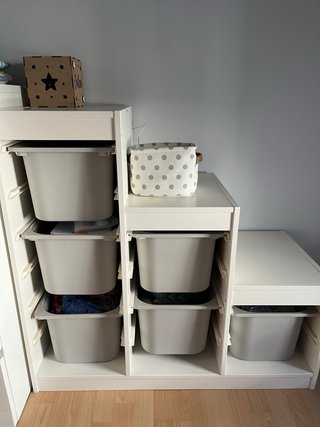 Mueble de almacenaje escalonado blanco