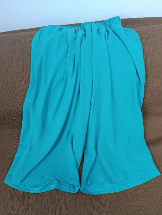 Pantalón de poliéster color turquesa