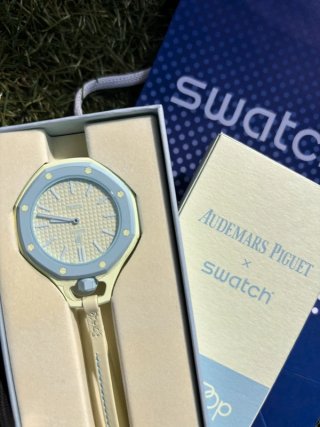 Swatch Royal Pop Blaue Acht x Audemars Piguet