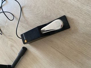 Piano eléctrico Yamaha con soporte