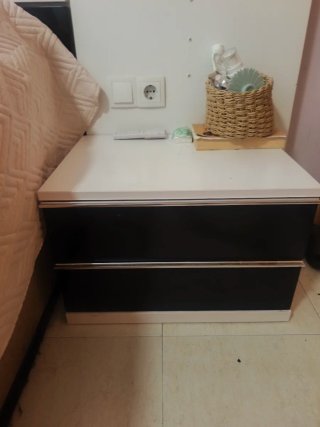 Conjunto Mesita de Noche Negra y Blanca
