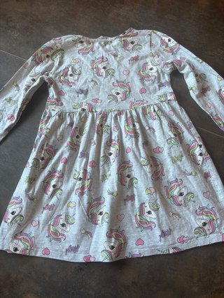 Vestido H&M Unicornios Talla 4-6 años
