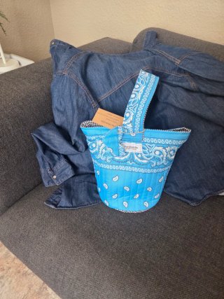 Bolso de mano con diseño bandana