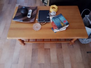 Mesa de salón de madera
