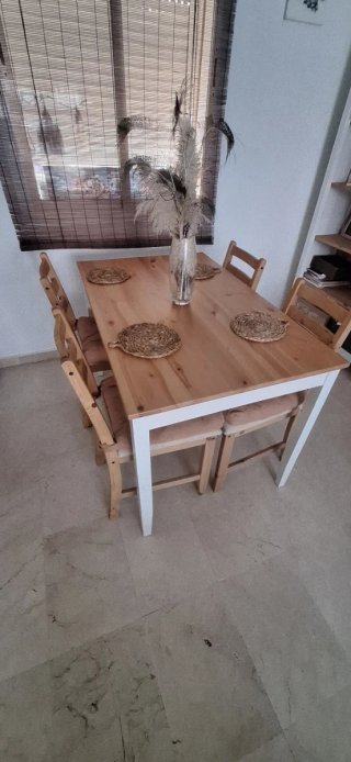 Mesa comedor madera + 4 sillas