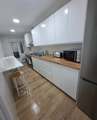 Se alquila habitación