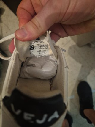 Zapatillas Veja Blancas y Rosas