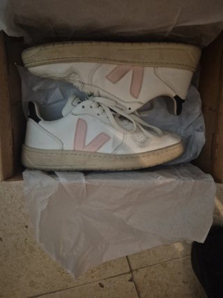 Zapatillas Veja Blancas y Rosas