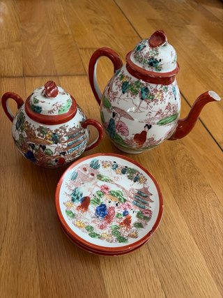 Tetera y azucarera japonesa antigüo de porcelana