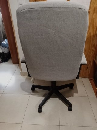 Sillón de oficina,estudio gris.