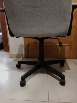 Sillón de oficina,estudio gris.