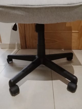 Sillón de oficina,estudio gris.