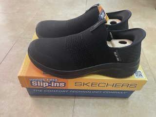 Zapatillas Skechers Hands Free Negras
