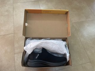 Zapatillas Skechers Hands Free Negras