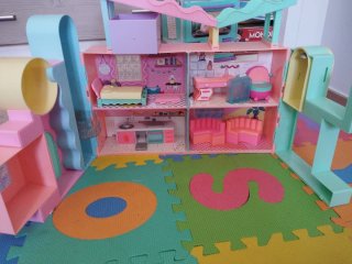 Casa de juguete con accesorios