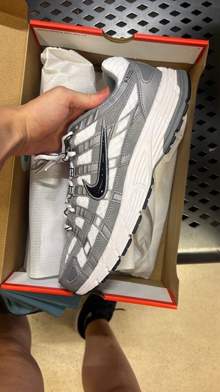 Nike P-6000 Gris Talla 42.5