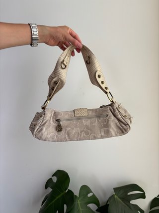 Bolso vintage de hombro detalles metalicos dorados