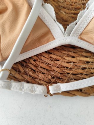 Bikini parte de arriba blanco encaje