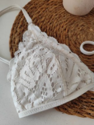 Bikini parte de arriba blanco encaje