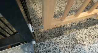 Barrera seguridad infantil madera ancho ajustable.