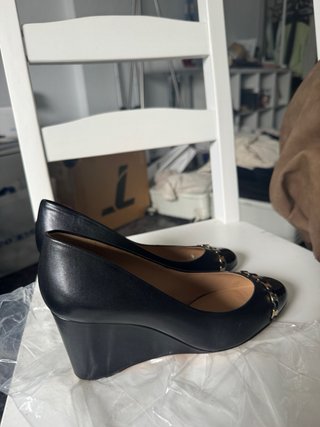 Zapatos de cuña Ferragamo negros