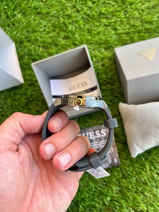 Reloj Guess GW0491G1 Negro y Dorado