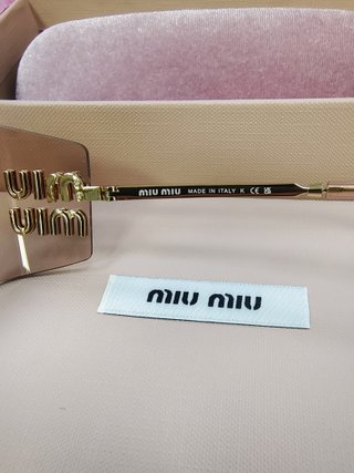 Gafas de sol Miu Miu marrones y doradas