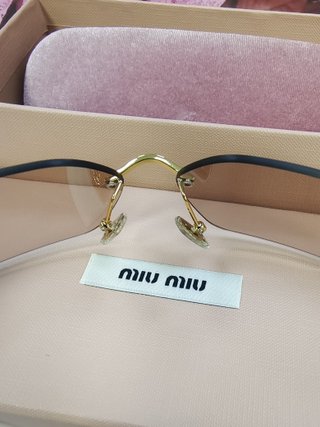 Gafas de sol Miu Miu marrones y doradas