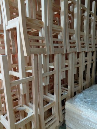 Sillas, taburetes. Mobiliario de madera para bares
