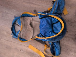 Mochila Salomon Azul y Amarilla