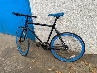 Bicicleta Fixie Fixtyle negra y azul