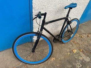 Bicicleta Fixie Fixtyle negra y azul