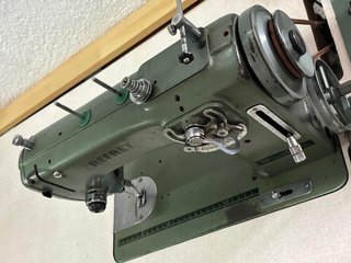 Máquina de coser industrial Refrey