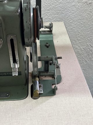 Máquina de coser industrial Refrey