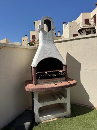 Barbacoa de obra exterior poco uso