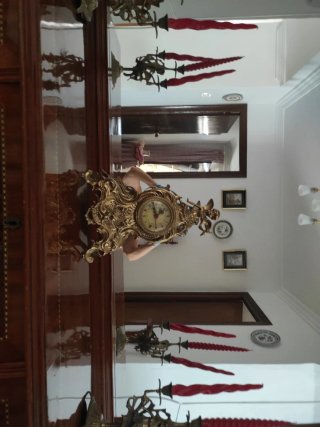 Reloj de bronce y candelabros a juego