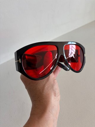 Gafas de sol aviador negras y rojas
