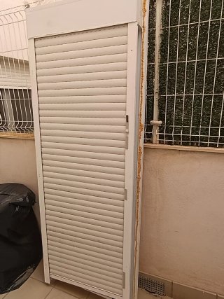 4 Ventanas Aluminio Blancas con persianas.