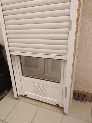 4 Ventanas Aluminio Blancas con persianas.