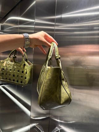 Bolso de mano retro con diseño trenzado verdeoliva