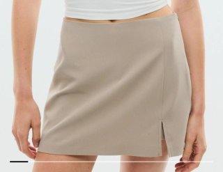 3 faldas pantalón Se venden por 36 €.Puesta 1 vez