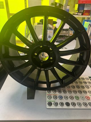 Llanta OZ Superturismo LM 18 5x112 Solo una unidad